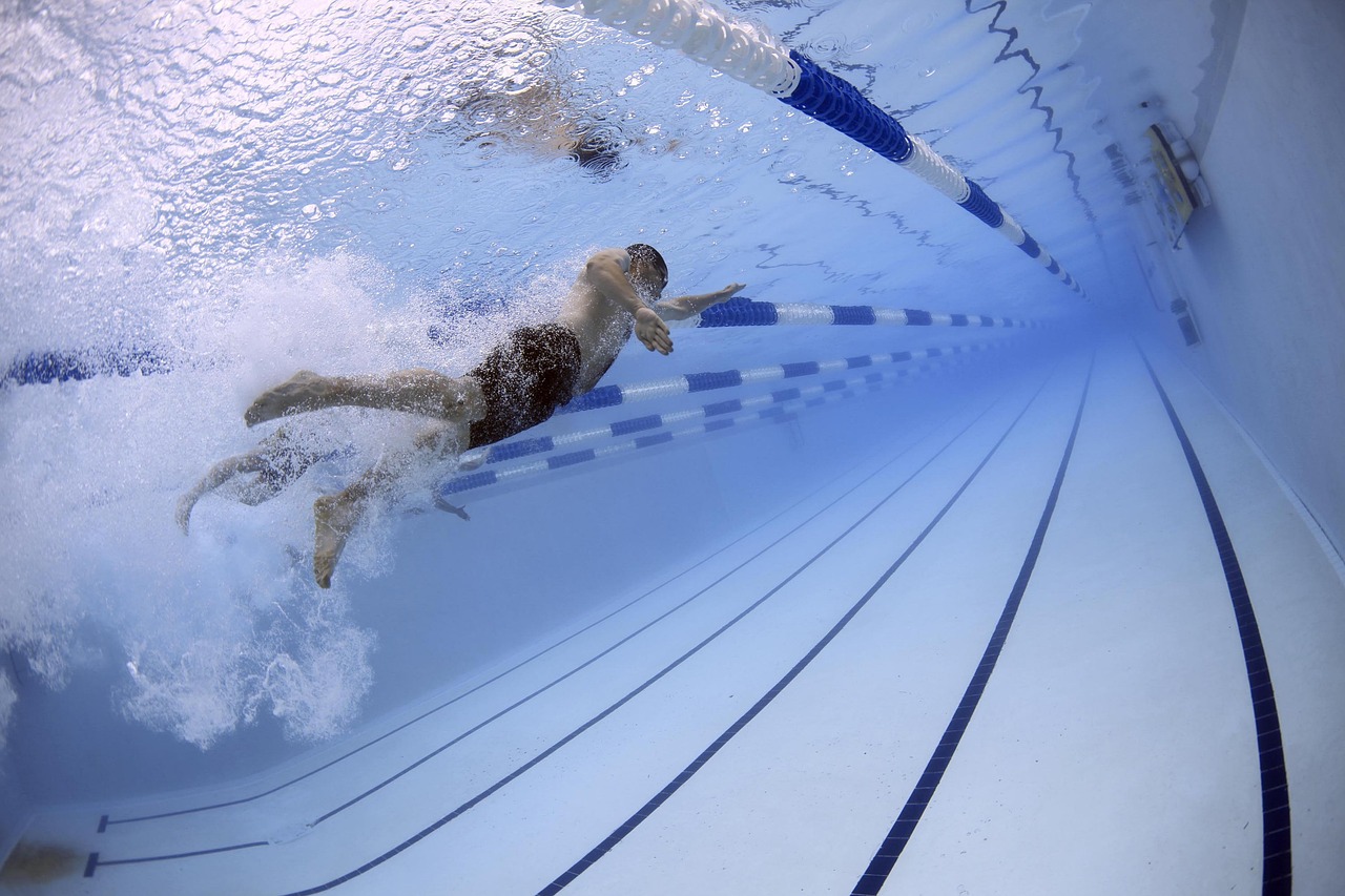 Ryan Lochte swimming